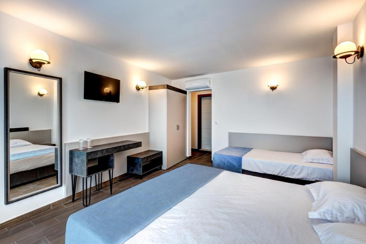 Panorama Blue Family Hotel And Free Parking 네세부르 외부 사진