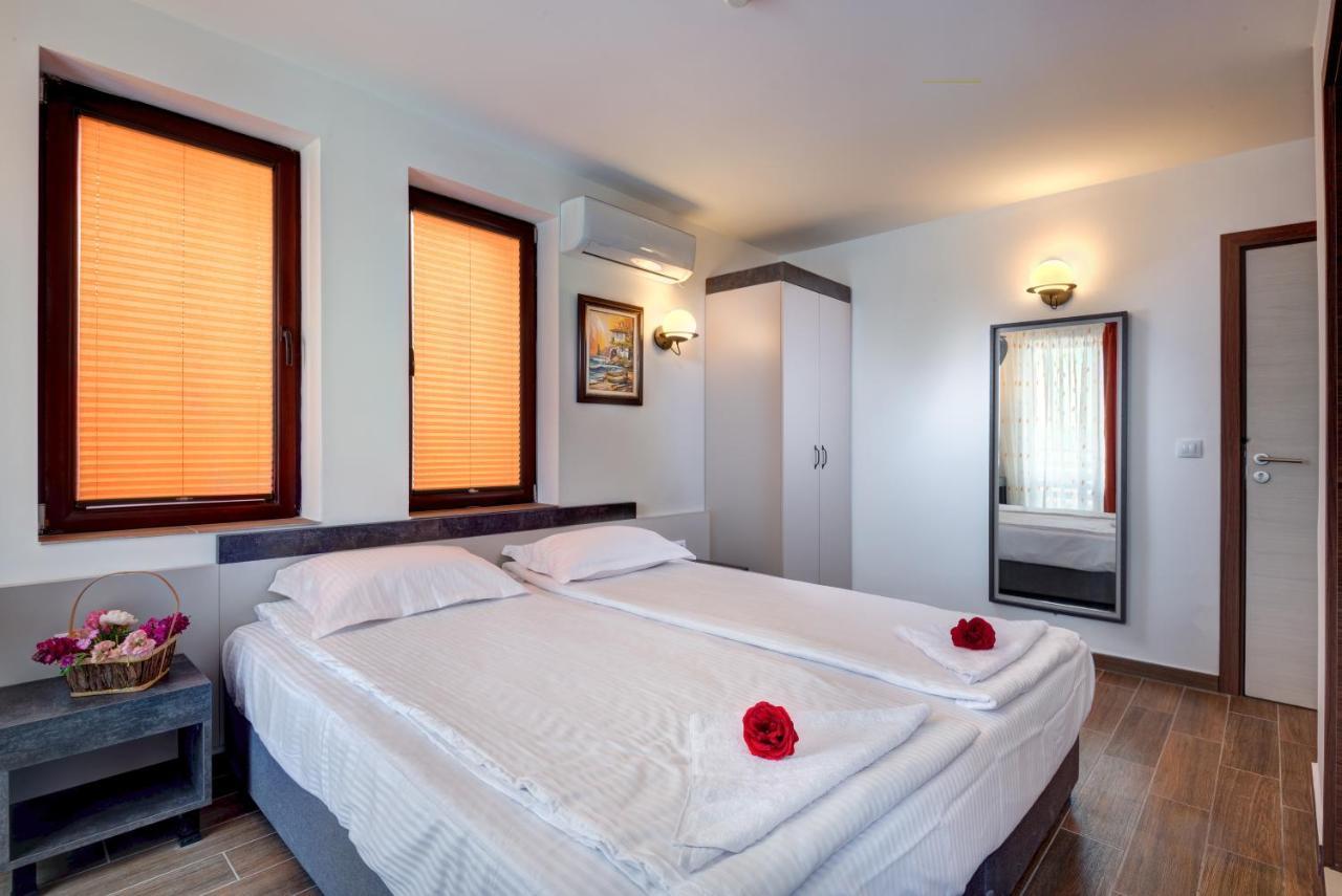 Panorama Blue Family Hotel And Free Parking 네세부르 외부 사진