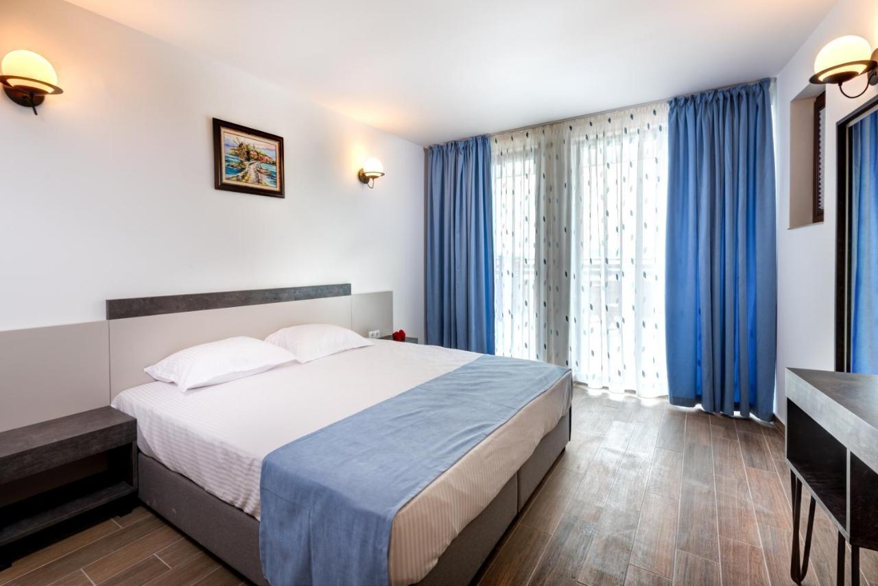 Panorama Blue Family Hotel And Free Parking 네세부르 외부 사진