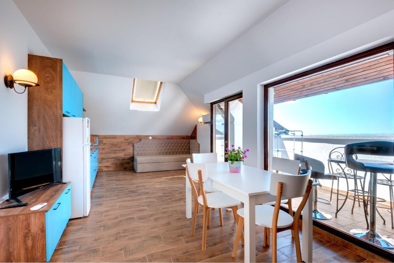 Panorama Blue Family Hotel And Free Parking 네세부르 외부 사진