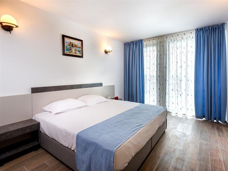 Panorama Blue Family Hotel And Free Parking 네세부르 외부 사진