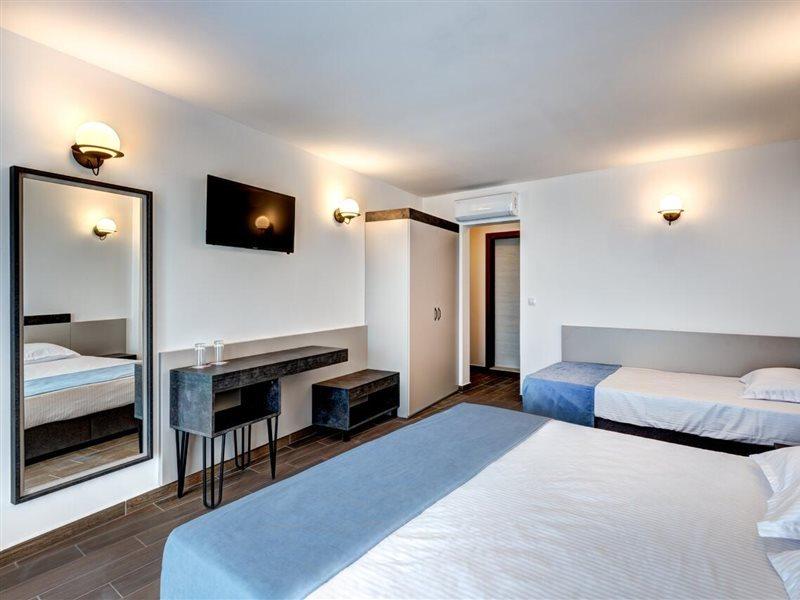 Panorama Blue Family Hotel And Free Parking 네세부르 외부 사진