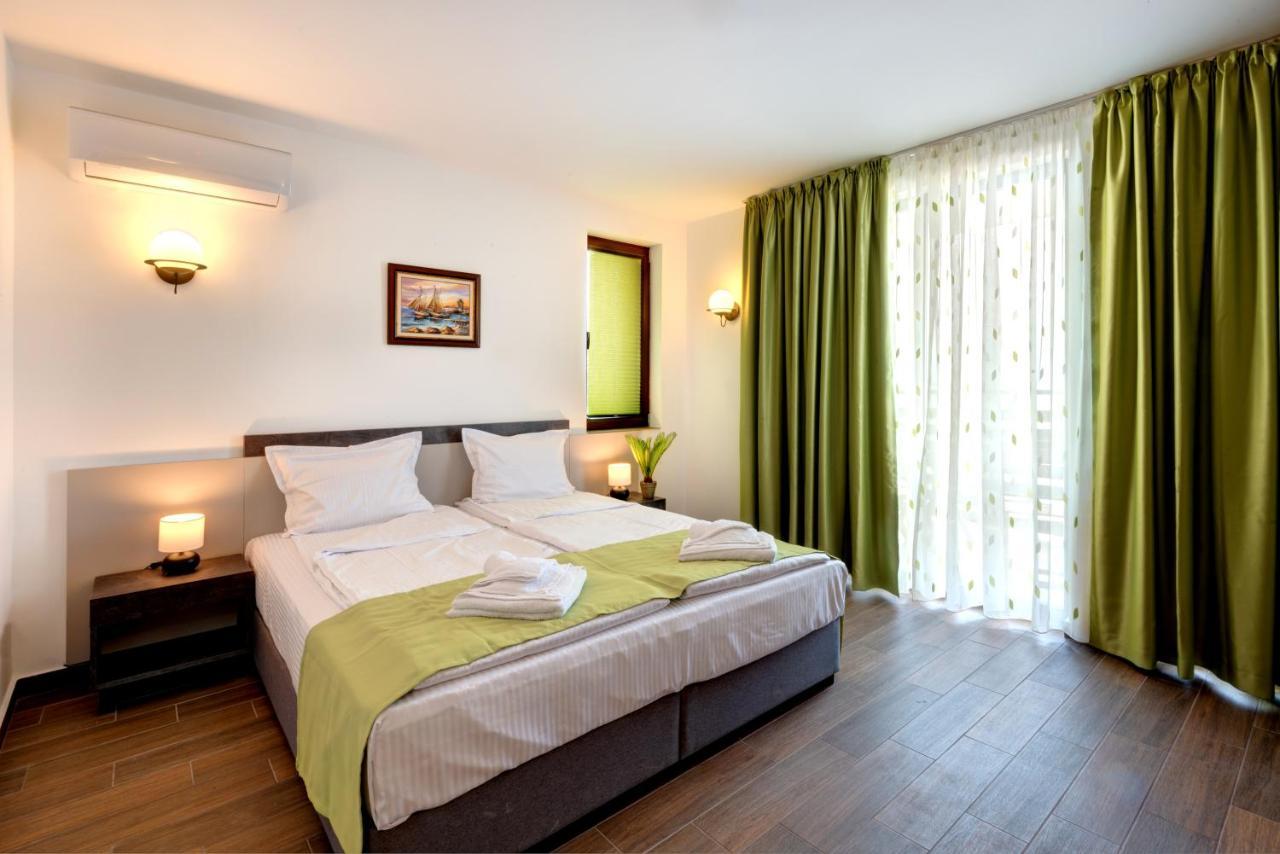 Panorama Blue Family Hotel And Free Parking 네세부르 외부 사진