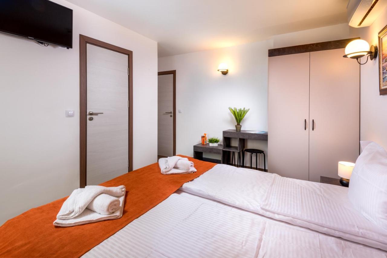 Panorama Blue Family Hotel And Free Parking 네세부르 외부 사진